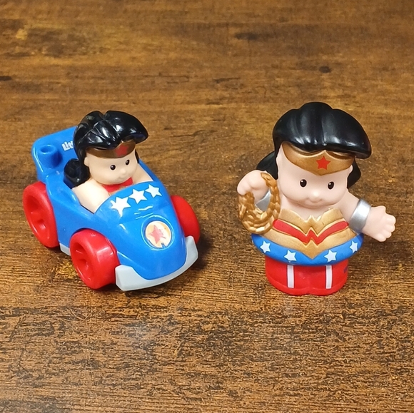 Other - Lot of 2 Wonder Woman Little People